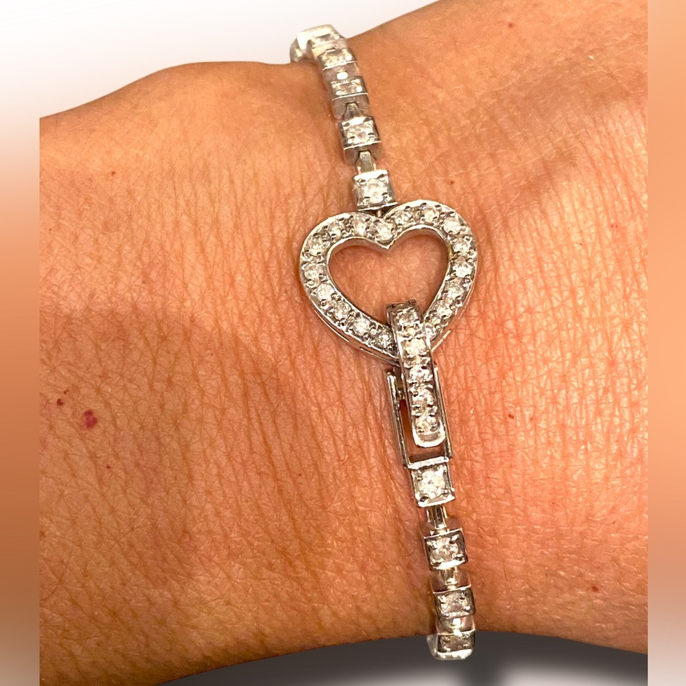 Beautiful Vintage Estate 14K White Gold HEART CLASP Diamond 7” Tennis Bracelet!